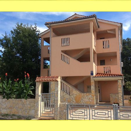 Apartments Coral, Klimno, Island Krk Exteriör bild